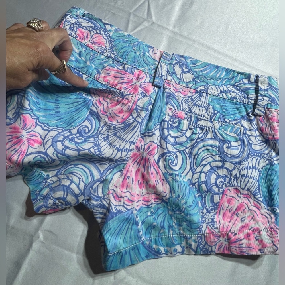 LILLY‎ PULITZER "WALSH"
BLUE SHELL TO RAISE HAVEN
SHORTS SIZE- 00 - Picture 11 of 15